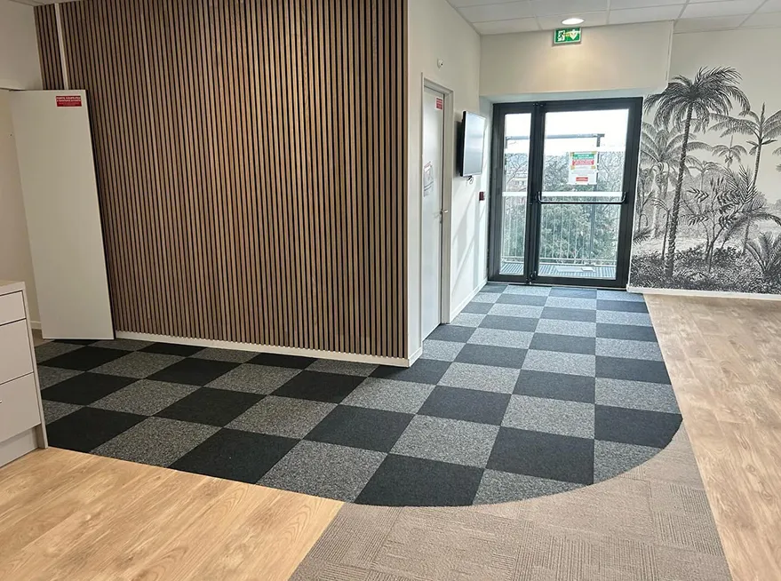aménagement de bureaux, cloisons amovibles pleines et vitrées, sols souples, faux plafonds, Toulouse